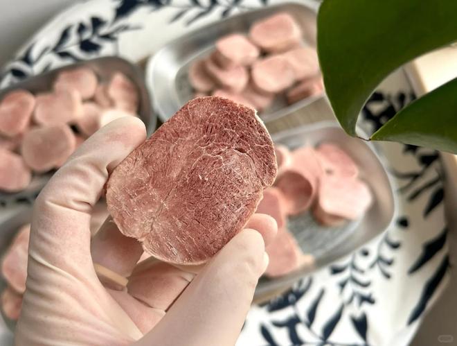 宠物冻干粮“卷”出新高度：稀有肉、定制配方谁能笑到最后？(图3)