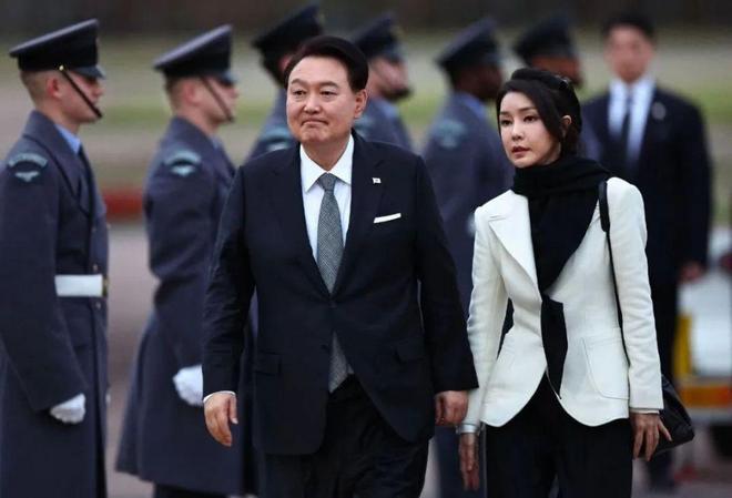 李在明和老婆一起亮相新的第一夫人叫金惠景比金建希温柔漂亮(图14)